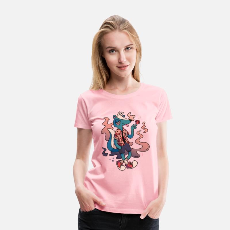 SKUNK ANIMAL EATING SWEET